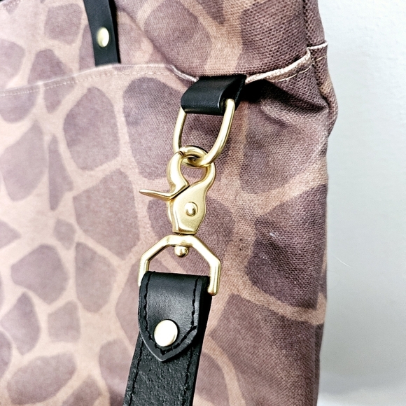R.Riveter Ada large crossbody tote giraffe mixed media canvas - Picture 5 of 13